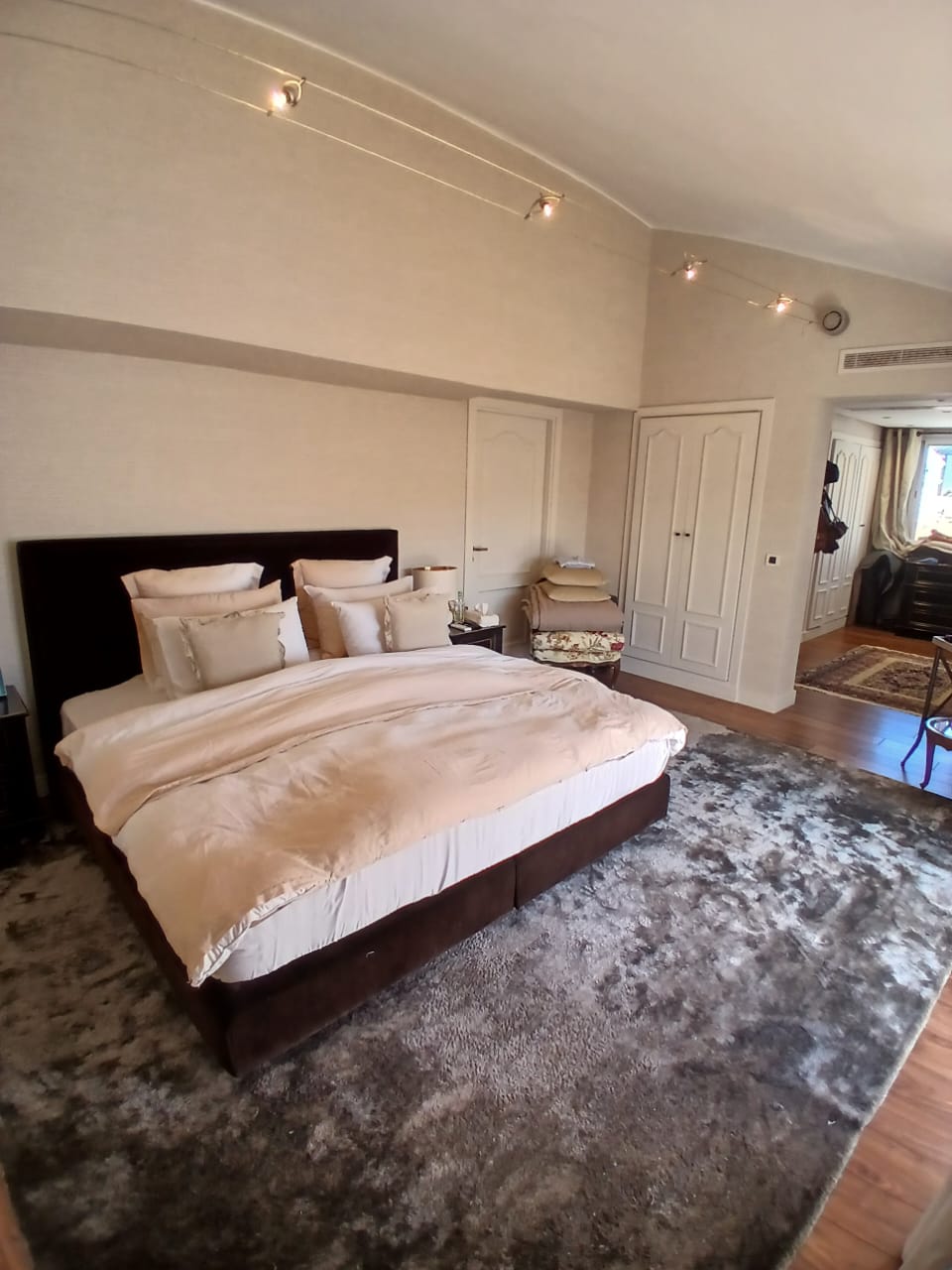Superbe villa de 710 m2 a vendre — 2