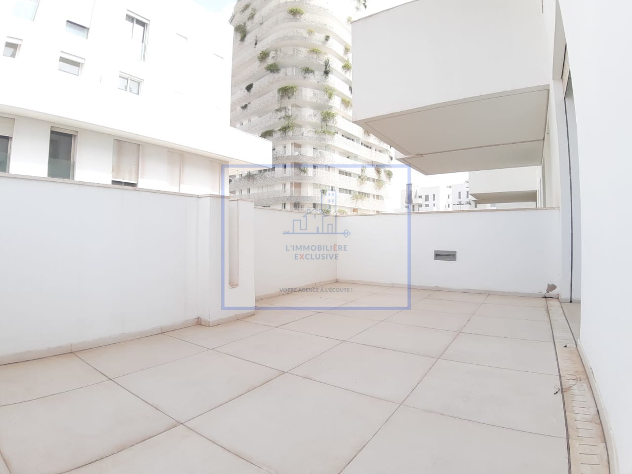 CFC- LOCATION D'UN SUPERBE APPARTEMENT-SOLARIUM — 4