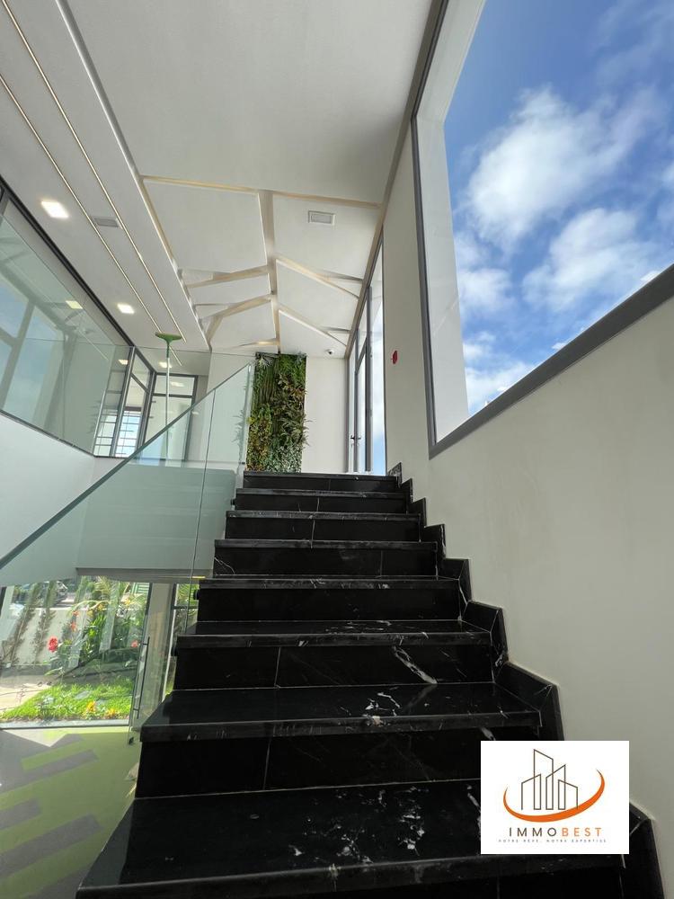 VENTE Villa exceptionnelle à usage professionnel de 4 niveaux. — 5