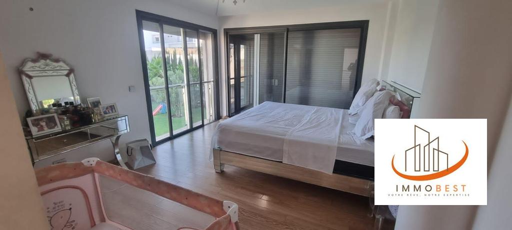 Villa 1000 m² f Autre — 8