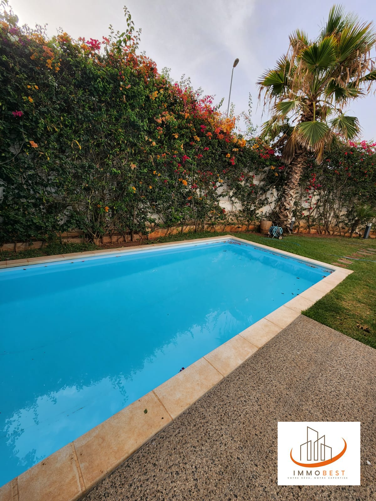 Belle villa Angle en vente, jardin et piscine privative 3 CH — 2