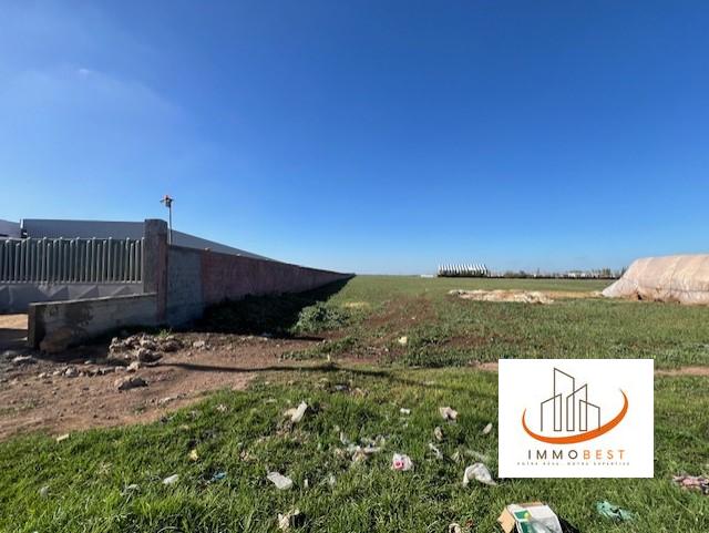 Lakhyayta, dar Bouazza, hangar en location avec charpente — 2
