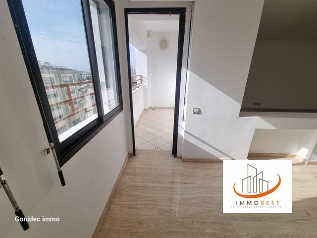 Ain Harrouda, Racine, rond point des ports, vente appartement super 225 m² — 2