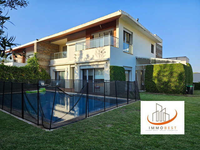 Villa isolée en vente sur bouskoura Résidence sécurisée  Superficie 1100 m² 4 CH — 4
