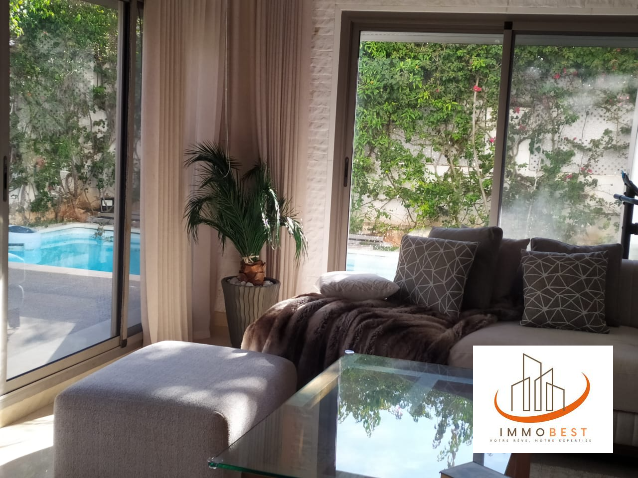 Belle villa Angle en vente, jardin et piscine privative 3 CH