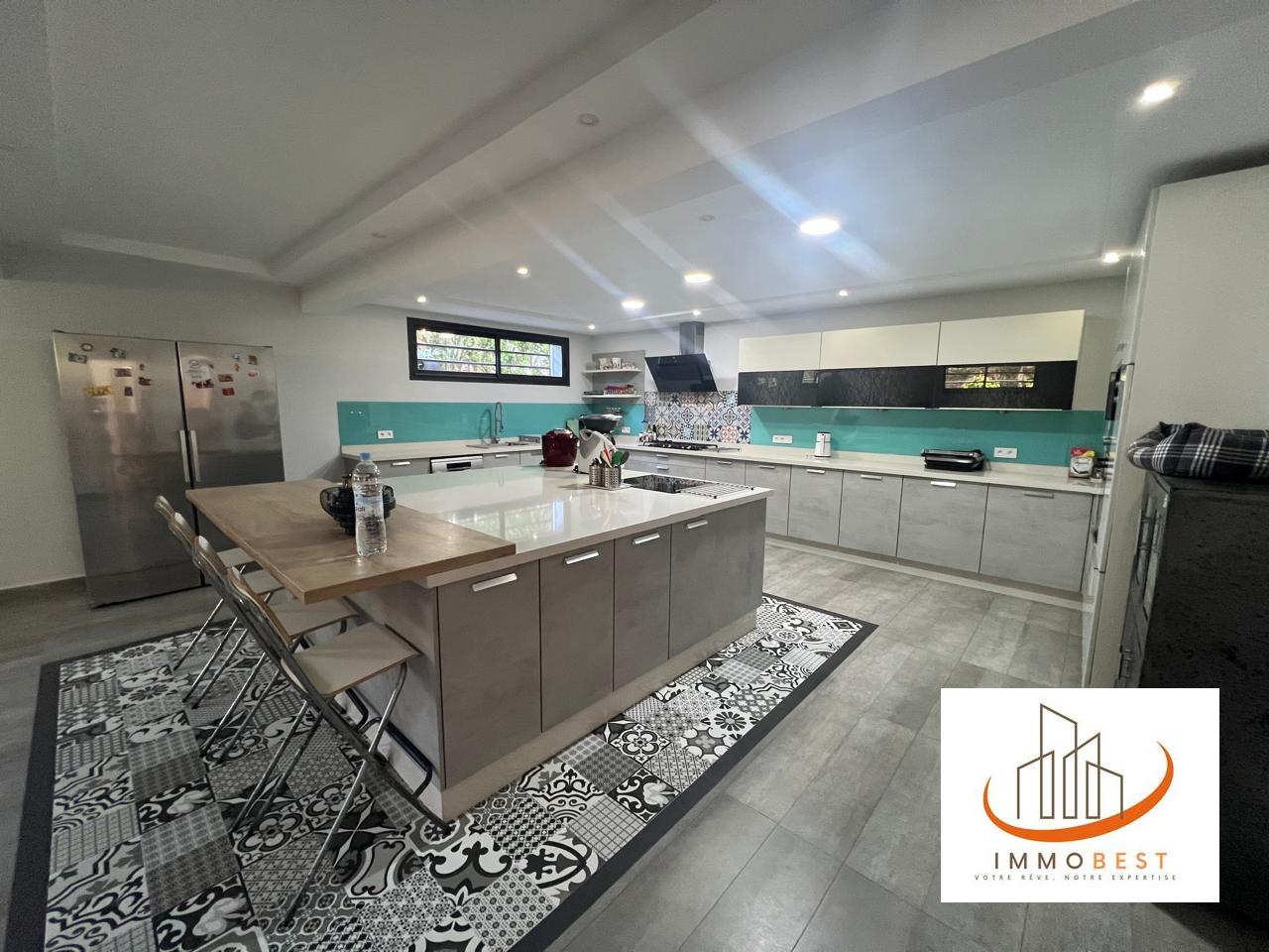 Magnifique villa à vendre avec vue sur l’océan à Dar Bouazza  4 CH — 5
