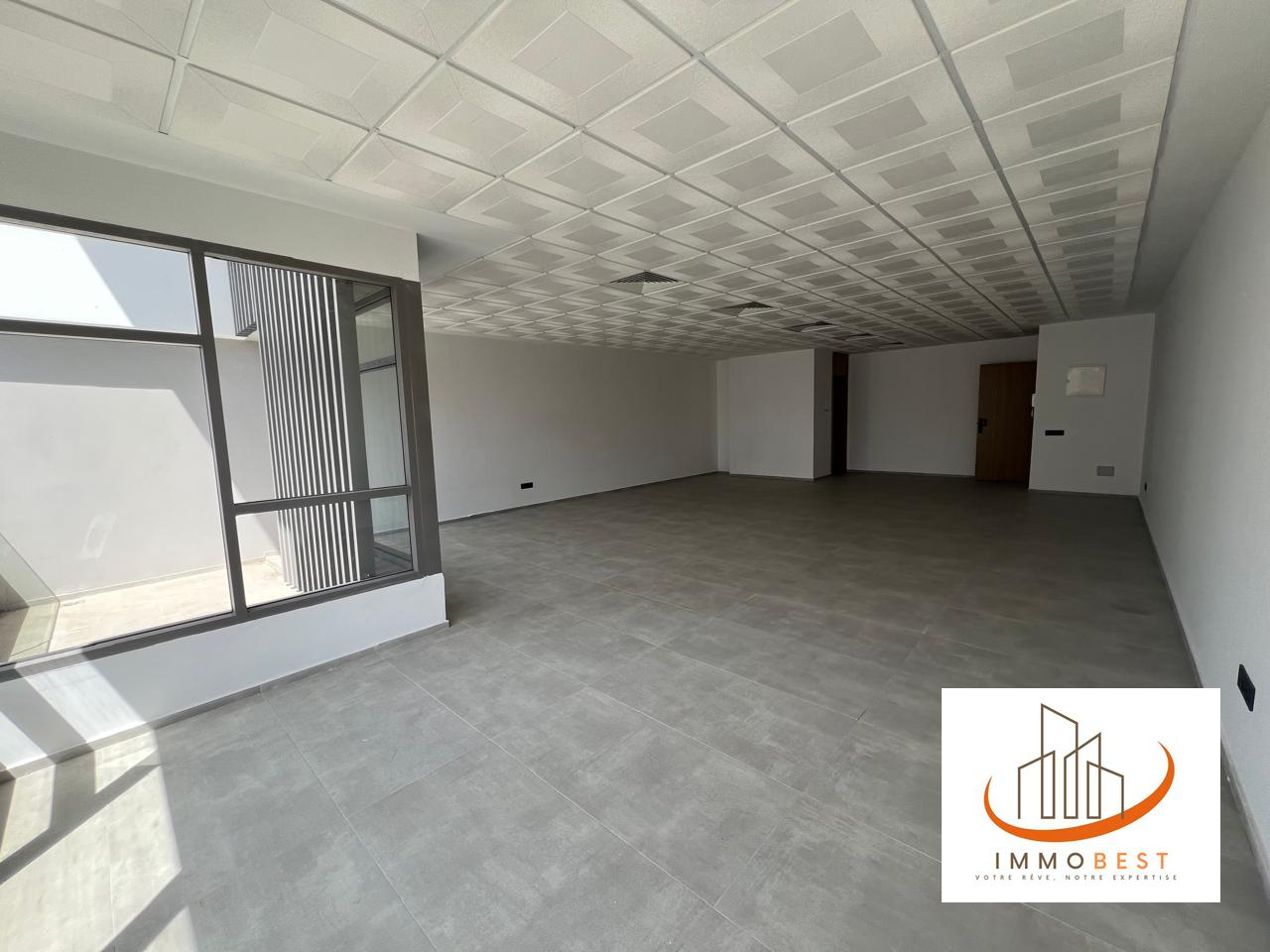 Quartier Yaakoub El Mansour, Bureau neuf en location 97 m² — 2