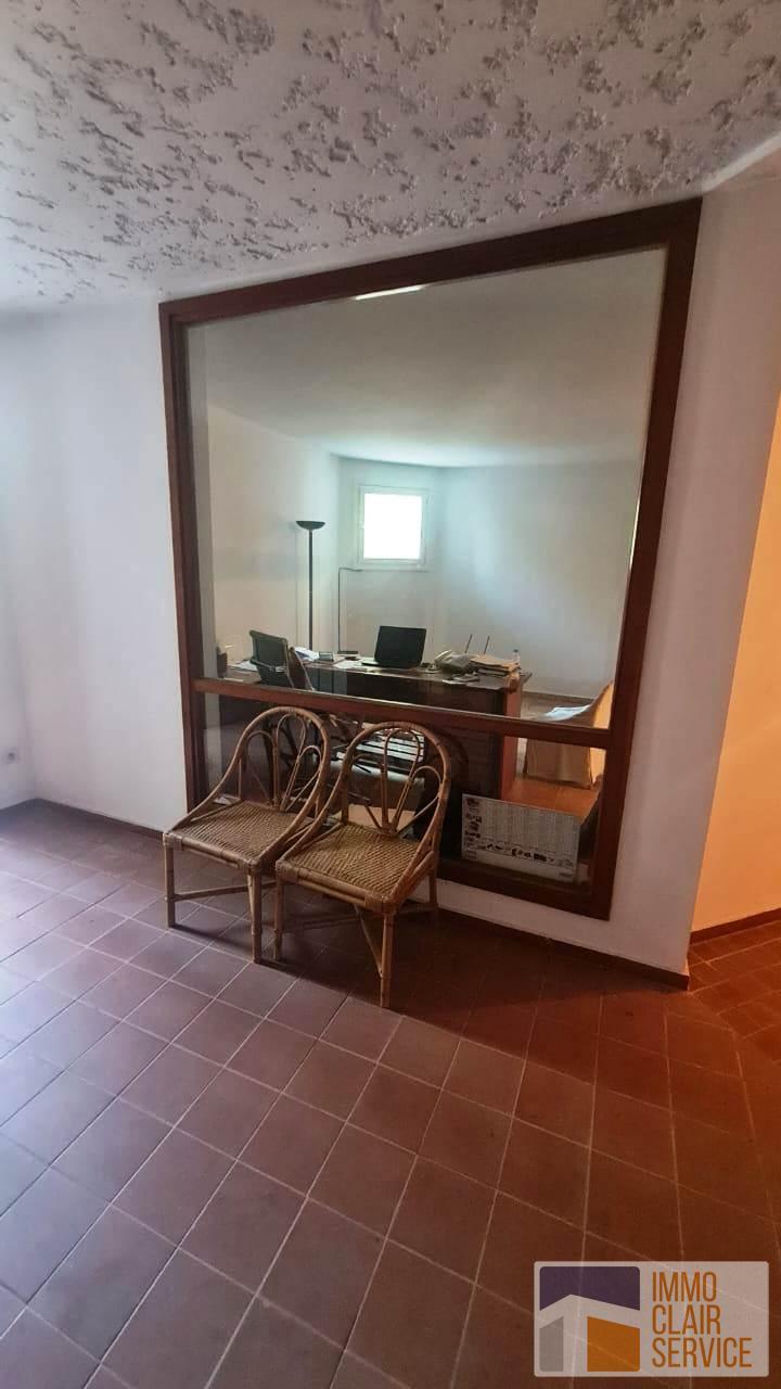 Villa à vendre dans un quartier résidentiel — 4