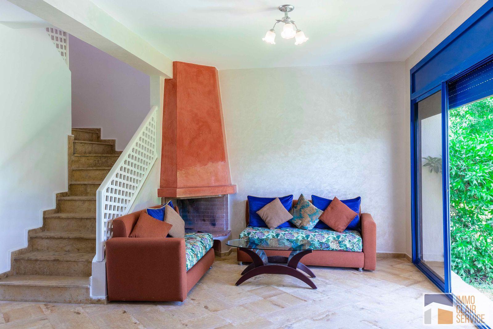 Villa bien située à vendre (Skirates Pllage)