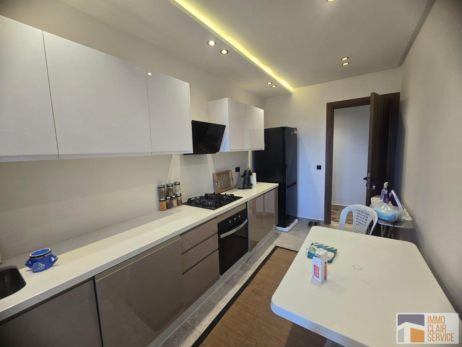 Appartement semi meublé en location — 4