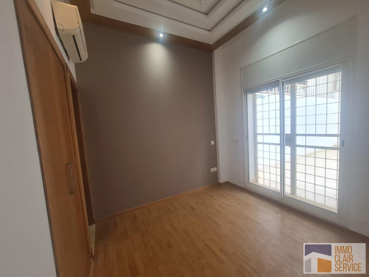 Appartement bien situé à louer — 4