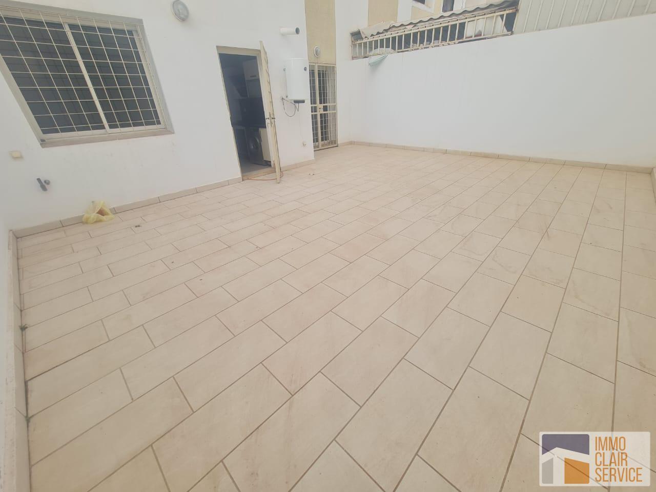 Appartement bien situé à louer — 5
