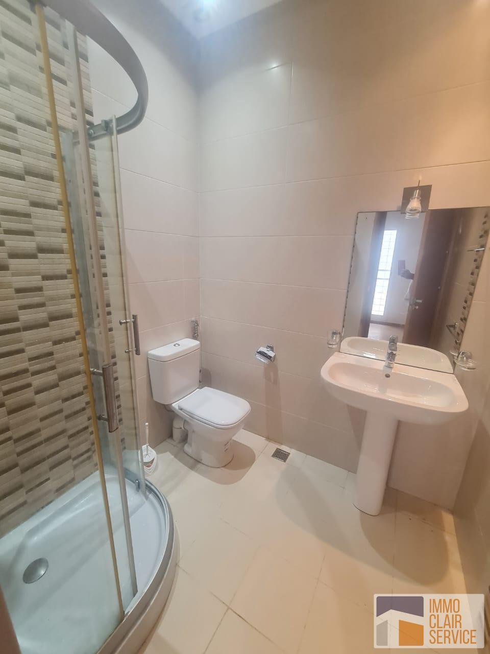 Appartement bien situé à louer — 6