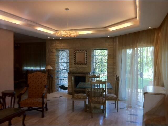 Villa en location à Hay Riad — 2