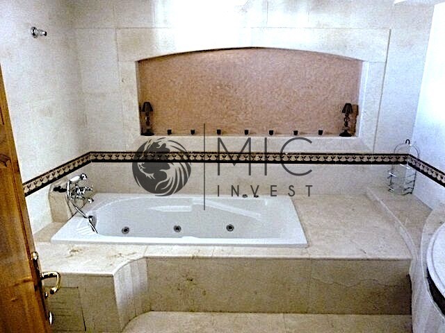 Appartement 220 m² à Champs De Course — 8