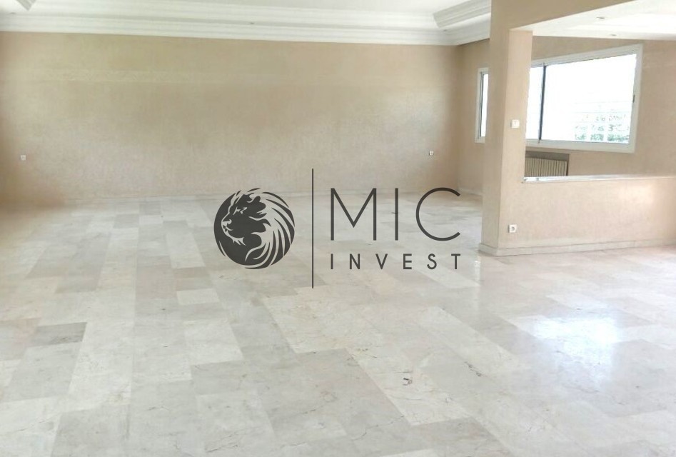 SUPERBE VILLA DE 800 M² NICHÉE DANS UN BEAU PARC DE 2500 M² — 3