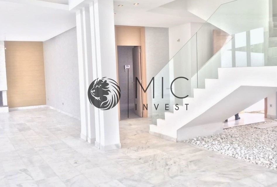 BOUSKOURA GOLF CITY - LOCATION D'UNE RARE VILLA D'ARCHITECTE DE 300 M² HABITABLES (5 CHAMBRES) SUR 6