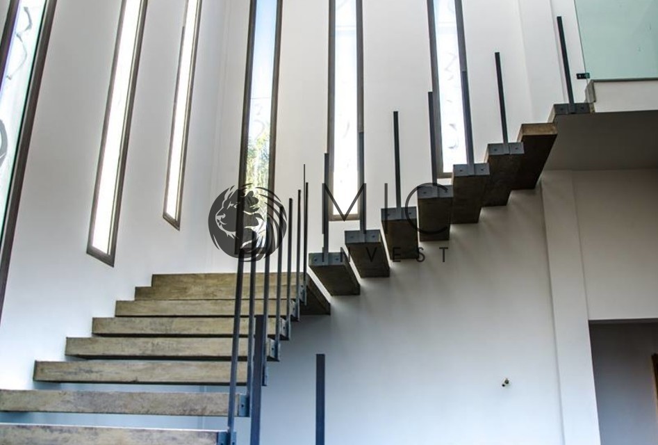 SUBLIME VILLA NEUVE DE 720 M² AU STYLE CONTEMPORAIN ATYPIQUE — 6