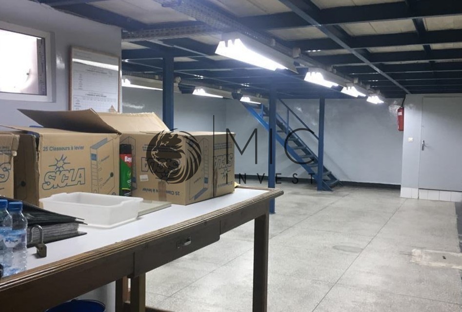 BEAU COMMERCE / DÉPÔT AMÉNAGÉ DE 180 M² — 3