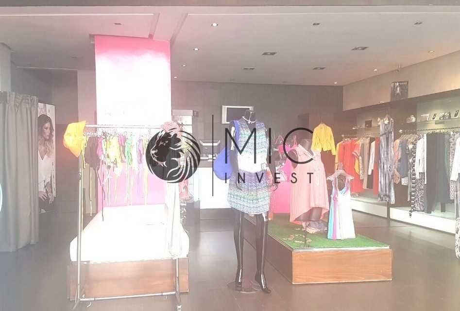SUPERBE MAGASIN DE 130 M² ENTIÈREMENT AMÉNAGÉ — 2