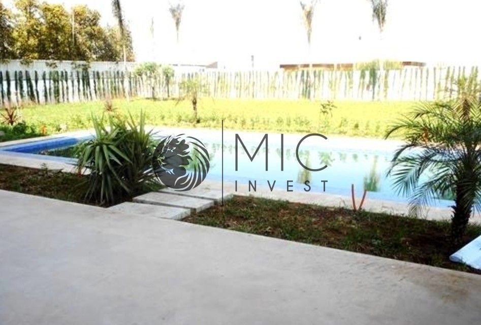 RARE VILLA D'EXCEPTION NEUVE AVEC PARC DE 1.800 M² ET PISCINE — 3