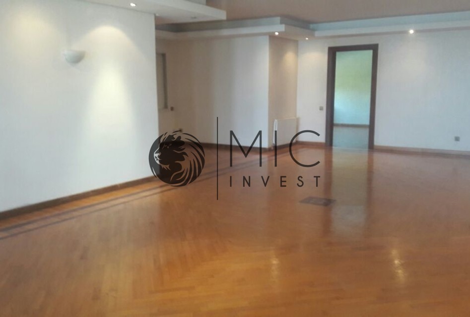SUPERBE VILLA DE PRESTIGE DE 800 M² HABITABLES SUR 1.800 M² DE PARC AVEC PISCINE — 3