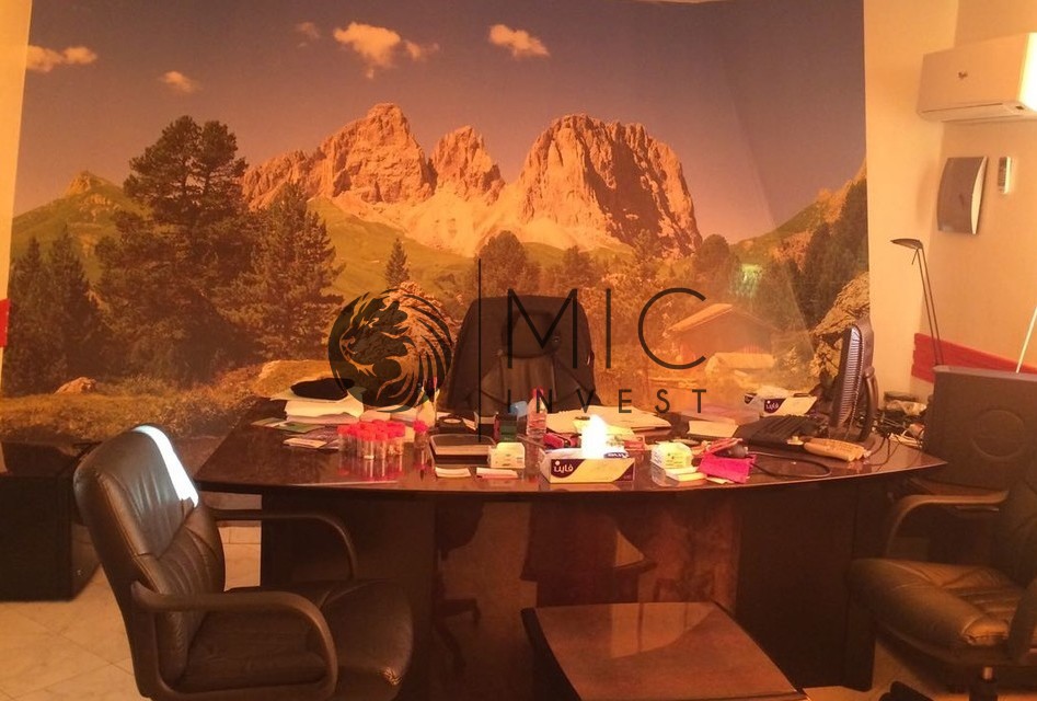 TOP EMPLACEMENT POUR CE BUREAU / LOCAL PROFESSIONNEL DE 80 M² — 4