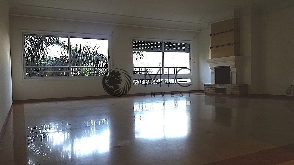 SUPERBE APPARTEMENT E 160 M² IDÉALEMENT SITUÉ