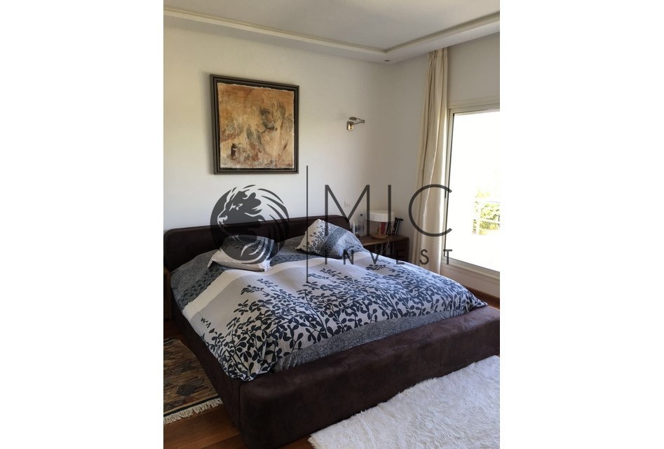 MAGNIFIQUE VILLA MEUBLÉE SUR 700 M² DE PARC PROCHE GOLF — 4