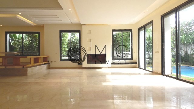 TRÉS BELLE VILLA DE 540 M² EN RÉSIDENCE FERMÉE
