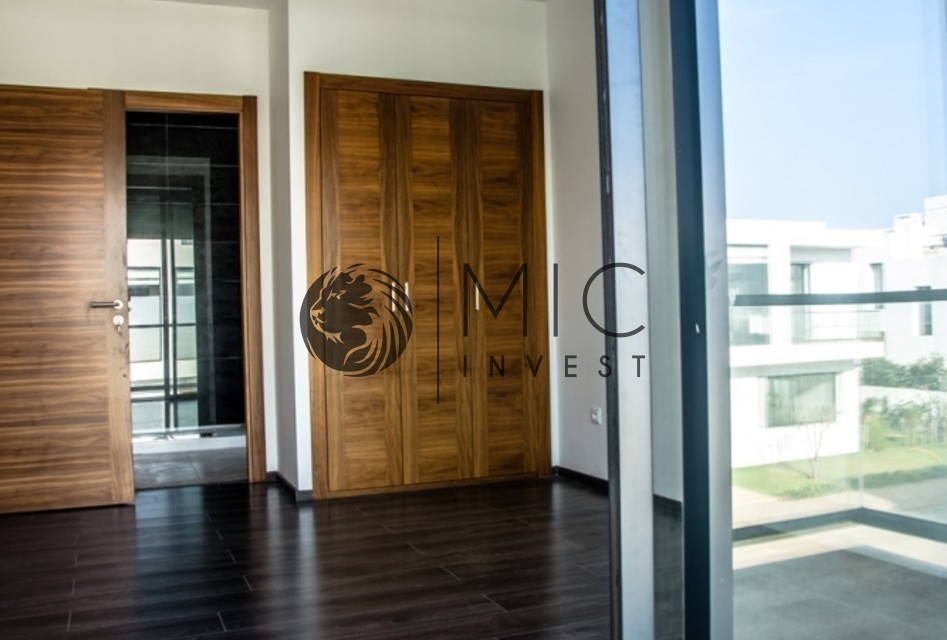 SUPERBE VILLA NEUVE DE 320 M² AVEC 3 SUITES ET PISCINE — 5