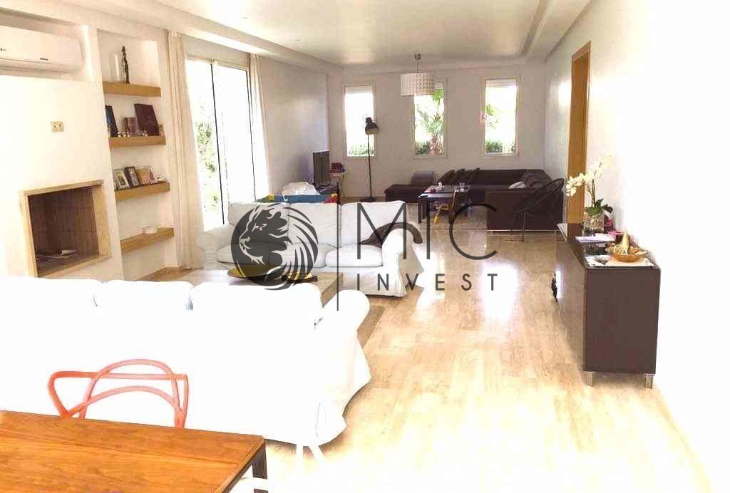 SUPERBE VILLA DE 375 M² AVEC PISCINE EN RÉSIDENCE FERMÉE — 3