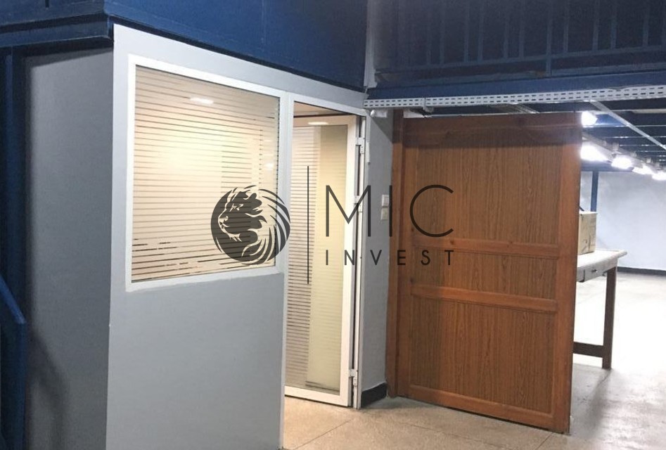 BEAU COMMERCE / DÉPÔT AMÉNAGÉ DE 180 M² — 2