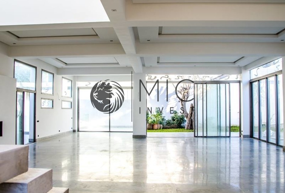 SUBLIME VILLA NEUVE DE 720 M² AU STYLE CONTEMPORAIN ATYPIQUE — 3