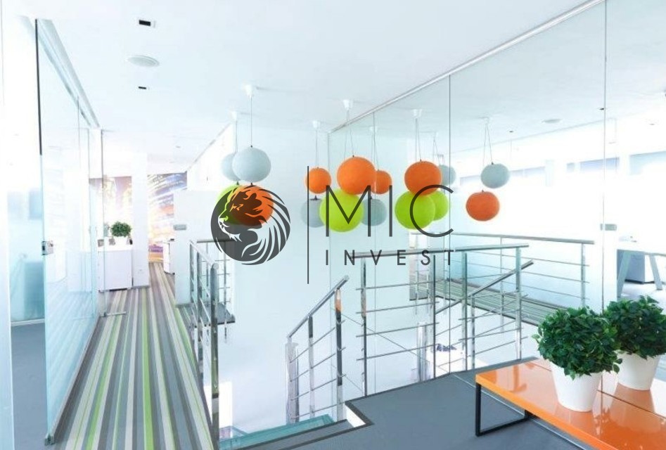 SUPERBES BUREAUX DE PRESTIGE ENTIÈREMENT ÉQUIPÉS DE 250 M² EN DUPLEX