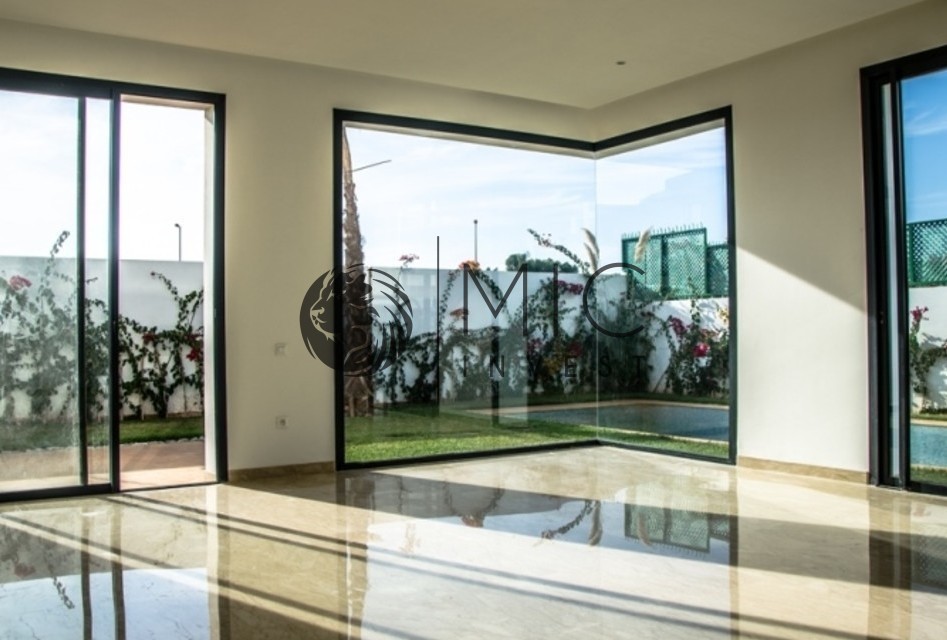 SUPERBE VILLA NEUVE DE 320 M² AVEC 3 SUITES ET PISCINE