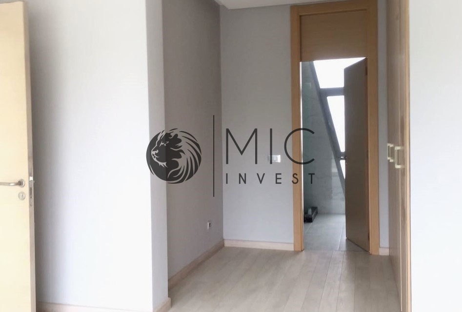 BOUSKOURA GOLF CITY - LOCATION D'UNE RARE VILLA D'ARCHITECTE DE 300 M² HABITABLES (5 CHAMBRES) SUR 6 — 4
