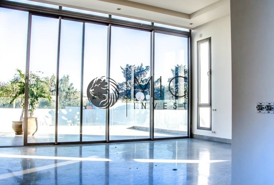 SUBLIME VILLA NEUVE DE 720 M² AU STYLE CONTEMPORAIN ATYPIQUE — 4