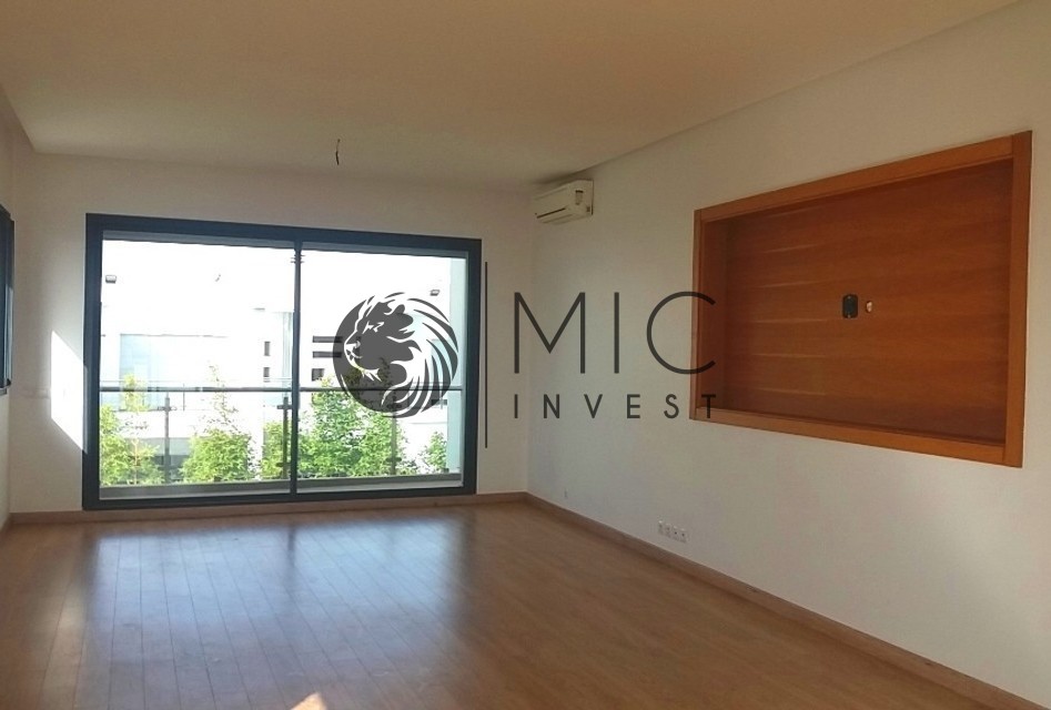 SUPERBE VILLA DE 640 M² AVEC 4 CHAMBRES PARC & PISCINE — 6