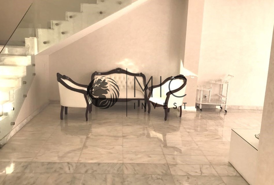 MAGNIFIQUE VILLA DE 380 M² EN FRONT DE GOLF AVEC PISCINE — 2
