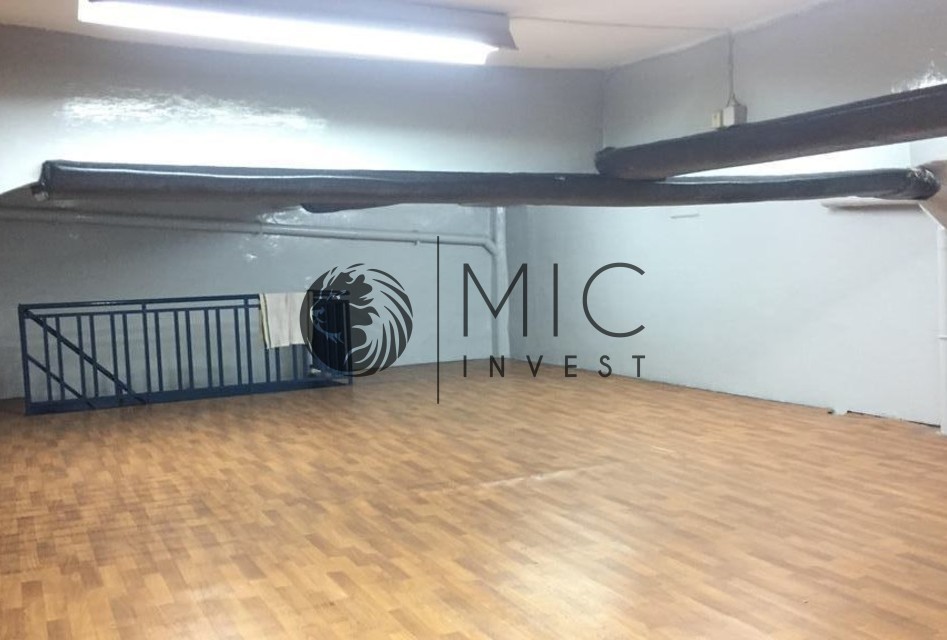 BEAU COMMERCE / DÉPÔT AMÉNAGÉ DE 180 M² — 4