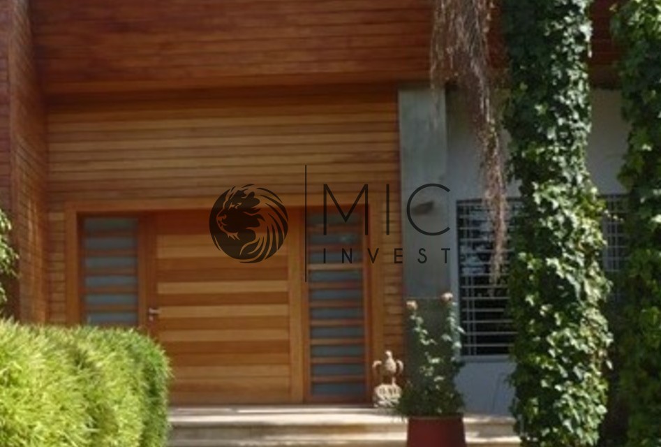 VILLA PRESTIGE SEMI MEUBLÉE DE 700 M² SUR 2800 M² DE PARC AVEC PISCINE