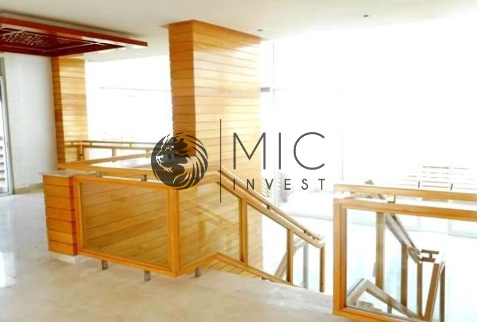 RARE VILLA D'EXCEPTION NEUVE AVEC PARC DE 1.800 M² ET PISCINE — 4