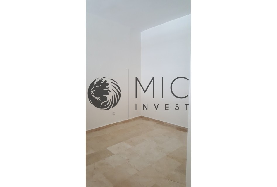 RARE STUDIO DE 36 M² SUR BD D'ANFA BUREAU POSSIBLE — 4