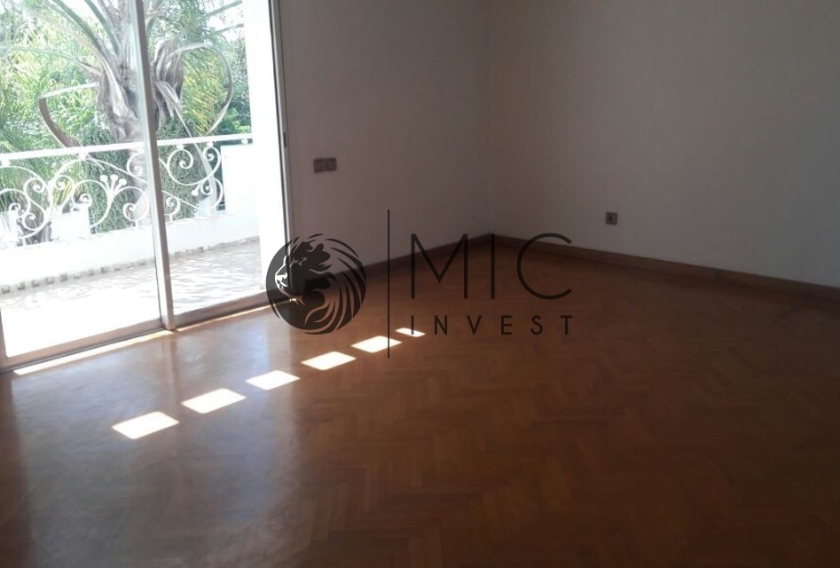 SUPERBE VILLA DE PRESTIGE DE 800 M² HABITABLES SUR 1.800 M² DE PARC AVEC PISCINE — 2