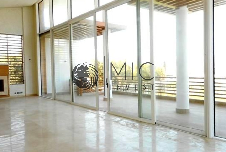 RARE VILLA D'EXCEPTION NEUVE AVEC PARC DE 1.800 M² ET PISCINE — 2
