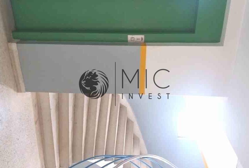 IMMEUBLE INDEPENDANT DE 2800 M² IDEAL POUR ECOLE OU AUTRE — 3