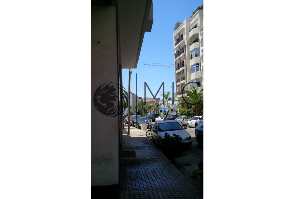 2 BEAUX COMMERCES NEUFS ANGLE MASSIRA 180 OU 360 M² — 2