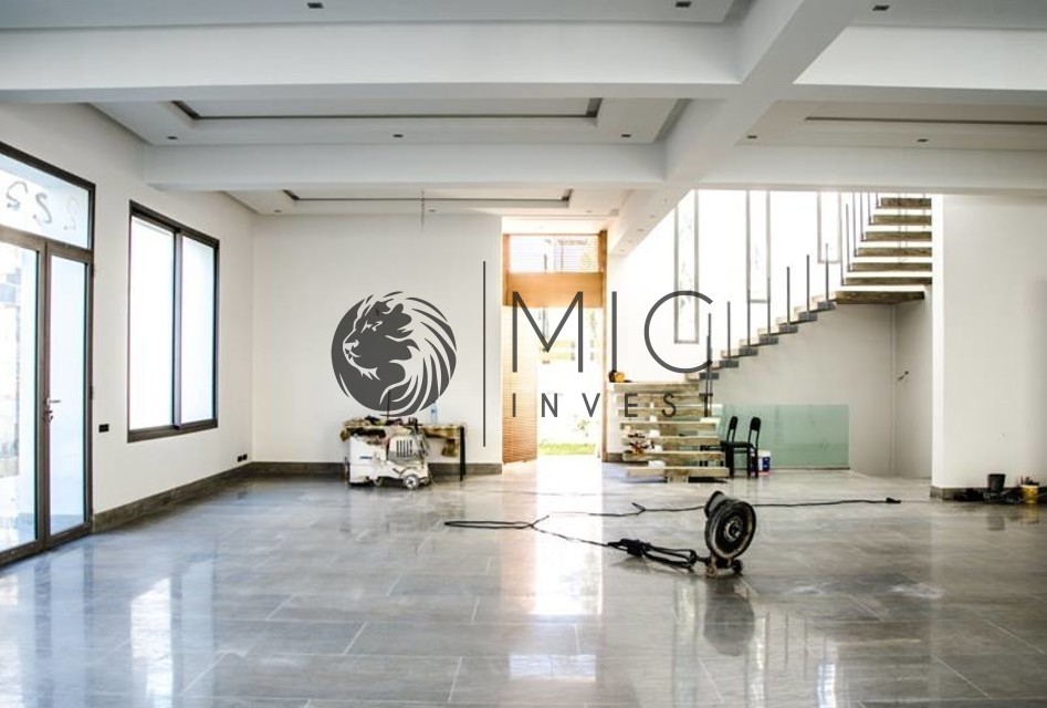 SUBLIME VILLA NEUVE DE 720 M² AU STYLE CONTEMPORAIN ATYPIQUE — 2