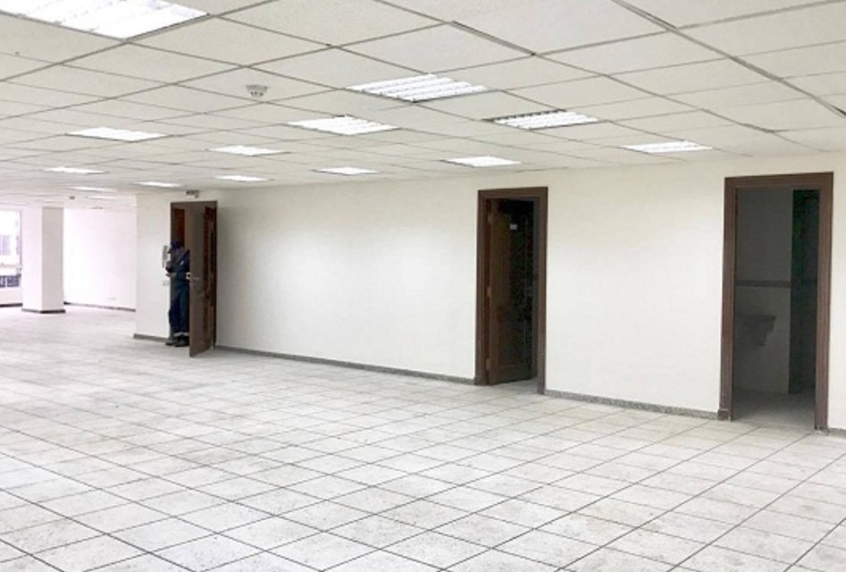 Bureau de 250 m² à la location sur Racine — 5